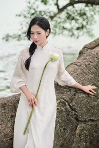 VGU No.16: Discover the Gentle Charm of White Ao Dai and Lotus – Captivating Vietnamese Beauty-6