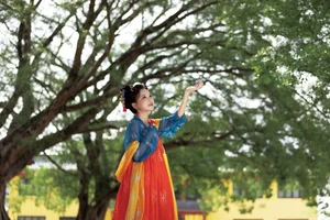 Timeless Elegance in Hanfu: YiTuYu Art Language Vol.8852 featuring E E Chi Bu Bao-8