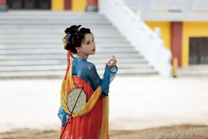 Timeless Elegance in Hanfu: YiTuYu Art Language Vol.8852 featuring E E Chi Bu Bao-5