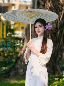 Graceful Ao Dai: Explore the Timeless Traditional Beauty of a Vietnamese Girl with an Elegant Parasol in a Lush Garden Setting-2