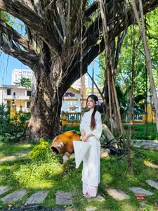 Graceful Ao Dai: Explore the Timeless Traditional Beauty of a Vietnamese Girl with an Elegant Parasol in a Lush Garden Setting-6