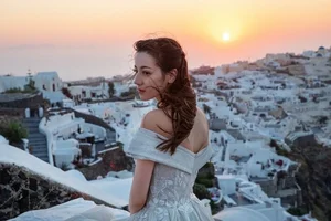 Santorini Dream: Dilraba Dilmurat’s Ethereal Bridal Shoot and the Art of Self-Love-8