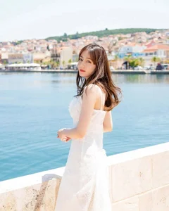 Santorini Dream: Dilraba Dilmurat’s Ethereal Bridal Shoot and the Art of Self-Love-9