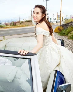 Santorini Dream: Dilraba Dilmurat’s Ethereal Bridal Shoot and the Art of Self-Love-4