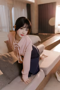 Coser Xueqing Astra: Elegant Allure of "肉丝通勤OL" – Office Lady in Nude Pantyhose-4