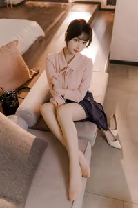 Coser Xueqing Astra: Elegant Allure of "肉丝通勤OL" – Office Lady in Nude Pantyhose-20
