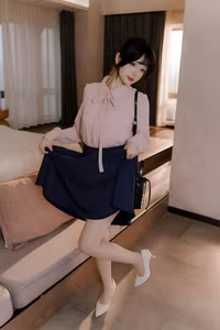 Coser Xueqing Astra: Elegant Allure of "肉丝通勤OL" – Office Lady in Nude Pantyhose-16