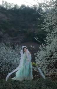 Ethereal Beauty of Wu Sui Sui in Art Language YiTuYu Vol.8876: A Spring Muse in Hanfu-20