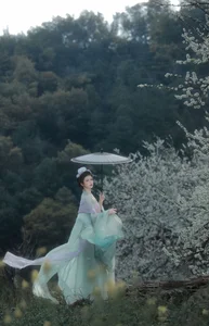 Ethereal Beauty of Wu Sui Sui in Art Language YiTuYu Vol.8876: A Spring Muse in Hanfu-16