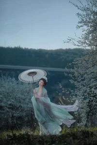 Ethereal Beauty of Wu Sui Sui in Art Language YiTuYu Vol.8876: A Spring Muse in Hanfu-1