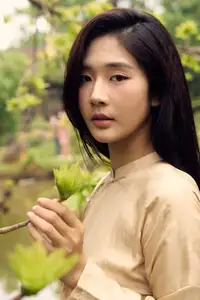 Timeless Vietnamese Beauty: A Poetic Glimpse into Tradition 597858240-9