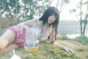 Ethereal Muse Photography: UNa To Uyen Shines in Stunning New Artistic Portrait Series for Fashion and Lifestyle Inspiration-10