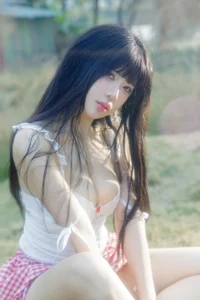 Ethereal Muse Photography: UNa To Uyen Shines in Stunning New Artistic Portrait Series for Fashion and Lifestyle Inspiration-1