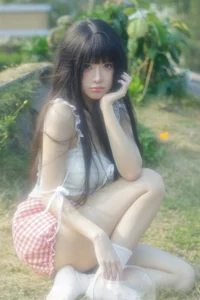 Ethereal Muse Photography: UNa To Uyen Shines in Stunning New Artistic Portrait Series for Fashion and Lifestyle Inspiration-7