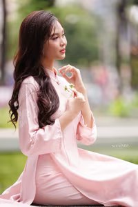 VGU No.47: Discover the Beauty of Vietnamese Ao Dai: The Elegant Charm of Vietnamese Women.-2