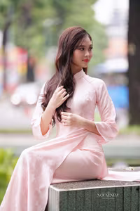 VGU No.47: Discover the Beauty of Vietnamese Ao Dai: The Elegant Charm of Vietnamese Women.-1
