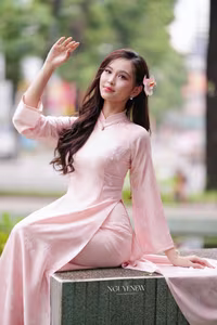 VGU No.47: Discover the Beauty of Vietnamese Ao Dai: The Elegant Charm of Vietnamese Women.-7