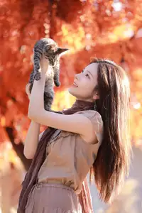 Liang Chen & Her Beloved Cat: Captivating Autumn Serenity | YiTuYu Vol.8696-3