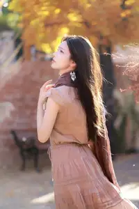 Liang Chen & Her Beloved Cat: Captivating Autumn Serenity | YiTuYu Vol.8696-16