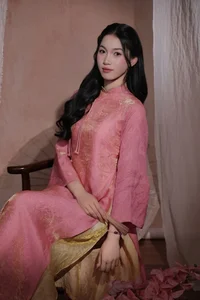 Elegant Pink Silk Ao Dai: Traditional Vietnamese Dress for a Radiant and Graceful Look in Modern Ethnic Fashion-5