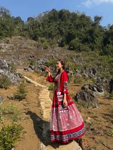 Miss Vietnam Tran Tieu Vy shines in traditional ethnic attire amidst the majestic mountains-10