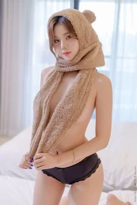 Elegant Back Profile Portraiture: Model Yuna in the SaintPhotoLife Sexy Back Collection – 68 High-Resolution Aesthetic Fashion and Lifestyle Images-1