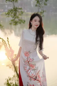 Timeless Elegance of Vietnamese Ao Dai by the Lake-5