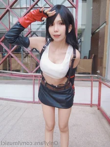 Stunning Tifa Lockhart Cosplay by Lmusicl: High-Quality Final Fantasy VII Remake Inspired Photo Set (25P Collection)-3