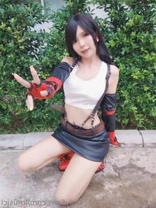 Stunning Tifa Lockhart Cosplay by Lmusicl: High-Quality Final Fantasy VII Remake Inspired Photo Set (25P Collection)-1