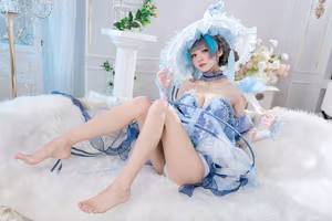 Coser Jiu Qi Miao - Cheshire Ice/Snow: Enchanting Frozen Beauty in Ethereal Blue Cosplay-12