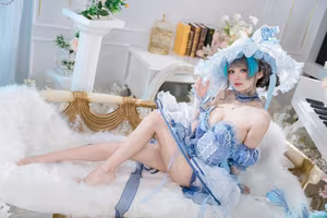 Coser Jiu Qi Miao - Cheshire Ice/Snow: Enchanting Frozen Beauty in Ethereal Blue Cosplay-5
