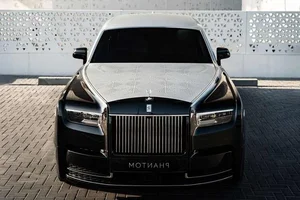 One-of-a-Kind Rolls-Royce Phantom Arabesque: A Masterpiece of Bespoke Luxury and Intricate Laser-Engraved Artistry Inspired by Middle Eastern Architecture-2