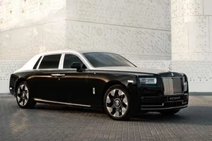 One-of-a-Kind Rolls-Royce Phantom Arabesque: A Masterpiece of Bespoke Luxury and Intricate Laser-Engraved Artistry Inspired by Middle Eastern Architecture-8