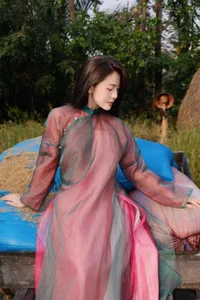 Timeless Elegance: Traditional Vietnamese Beauty-7