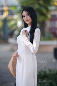 Elegant Vietnamese Girl in Traditional White Ao Dai - Timeless Beauty-8
