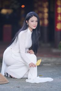 Elegant Vietnamese Girl in Traditional White Ao Dai - Timeless Beauty-22