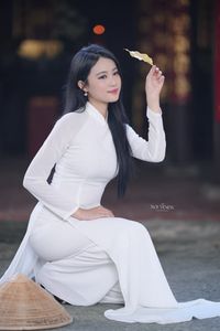 Elegant Vietnamese Girl in Traditional White Ao Dai - Timeless Beauty-20