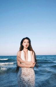 Tue Nhu flaunts stunning post-baby figure confidently by the sea-2