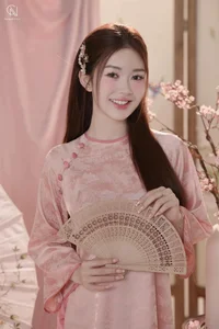 Graceful Muse in Pastel Pink Traditional Silk-1