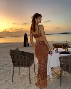 Lisa of Blackpink stuns with bold hippie curls at an international fashion event-9