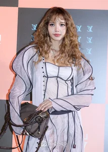 Lisa of Blackpink stuns with bold hippie curls at an international fashion event-0
