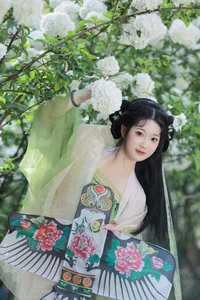 Ethereal Garden Muse: Xiao Bing Gan in YiTuYu Vol.8856-20