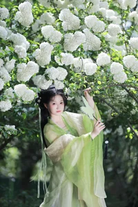 Ethereal Garden Muse: Xiao Bing Gan in YiTuYu Vol.8856-2