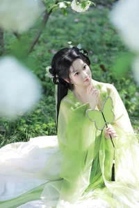 Ethereal Garden Muse: Xiao Bing Gan in YiTuYu Vol.8856-1