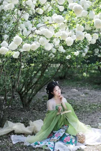 Ethereal Garden Muse: Xiao Bing Gan in YiTuYu Vol.8856-19
