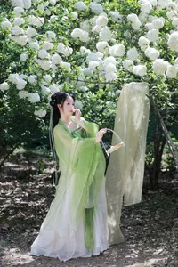 Ethereal Garden Muse: Xiao Bing Gan in YiTuYu Vol.8856-21