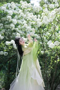 Ethereal Garden Muse: Xiao Bing Gan in YiTuYu Vol.8856-6