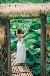 Ju Zi's Ethereal Beauty Amidst Lotus Blooms | YiTuYu Vol.8733-11