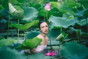 Ju Zi's Ethereal Beauty Amidst Lotus Blooms | YiTuYu Vol.8733-19