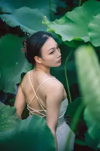 Ju Zi's Ethereal Beauty Amidst Lotus Blooms | YiTuYu Vol.8733-3